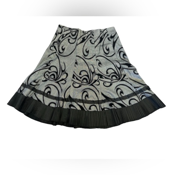Black Silver Metallic Patterned A-Line Skirt Pleated Hem Women’s Size Medium - Picture 1 of 4